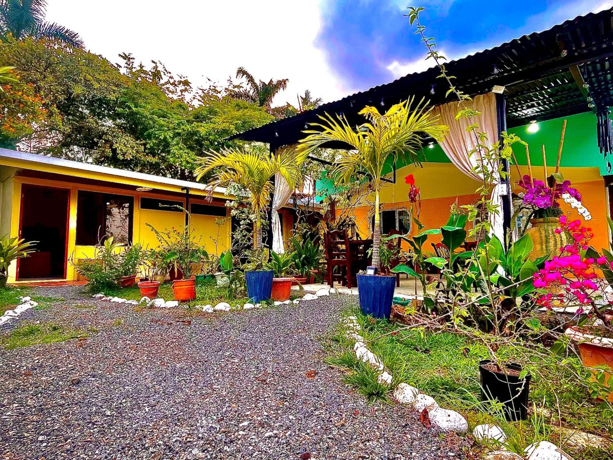 Hotel Tierra De Volcanes La Fortuna Esterno foto