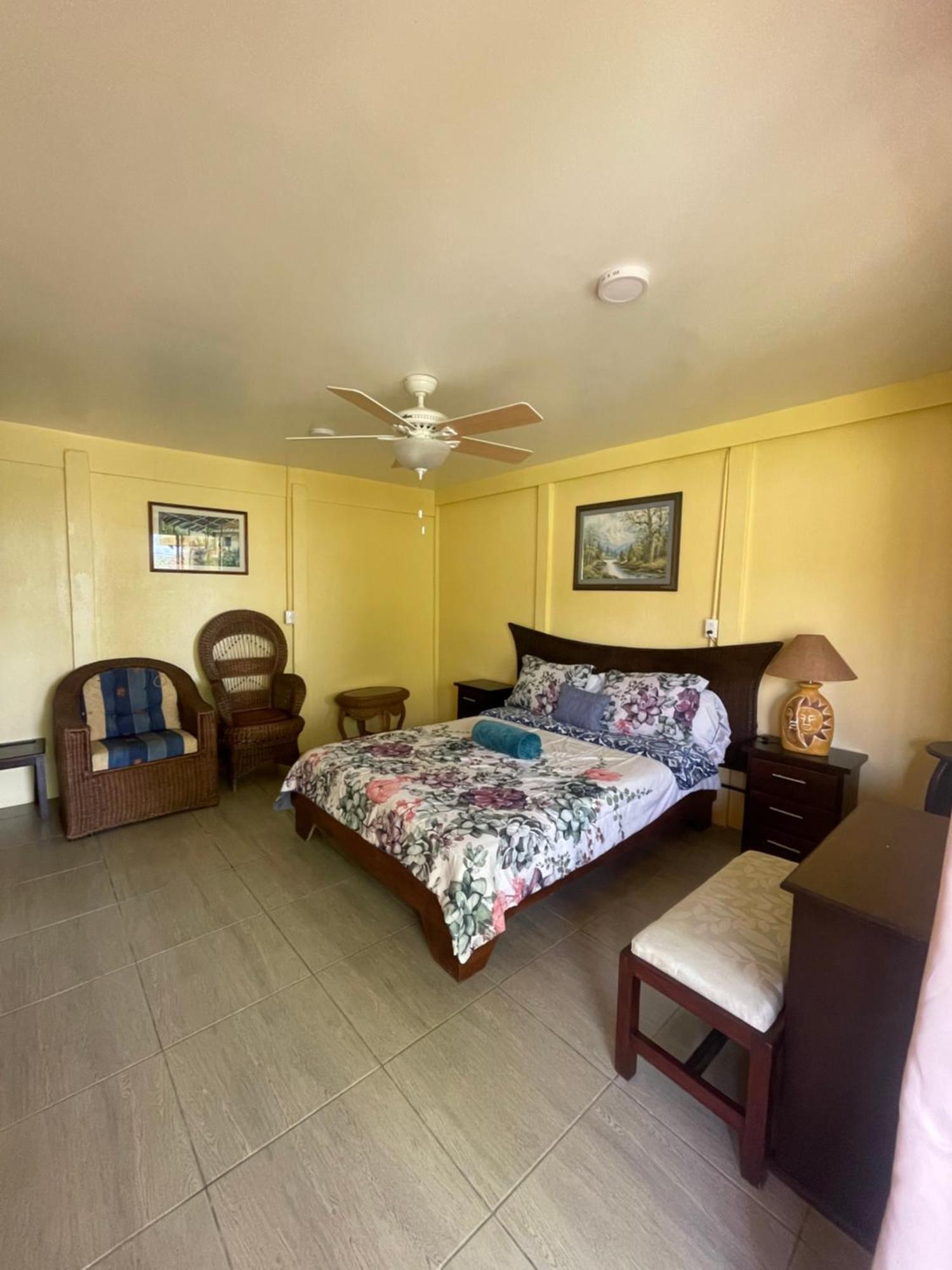 Hotel Tierra De Volcanes La Fortuna Esterno foto