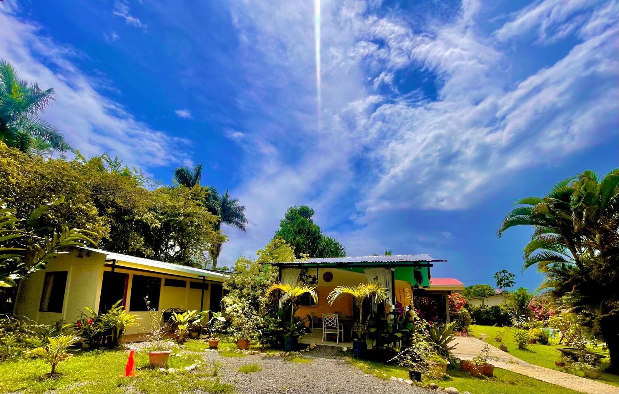 Hotel Tierra De Volcanes La Fortuna Esterno foto