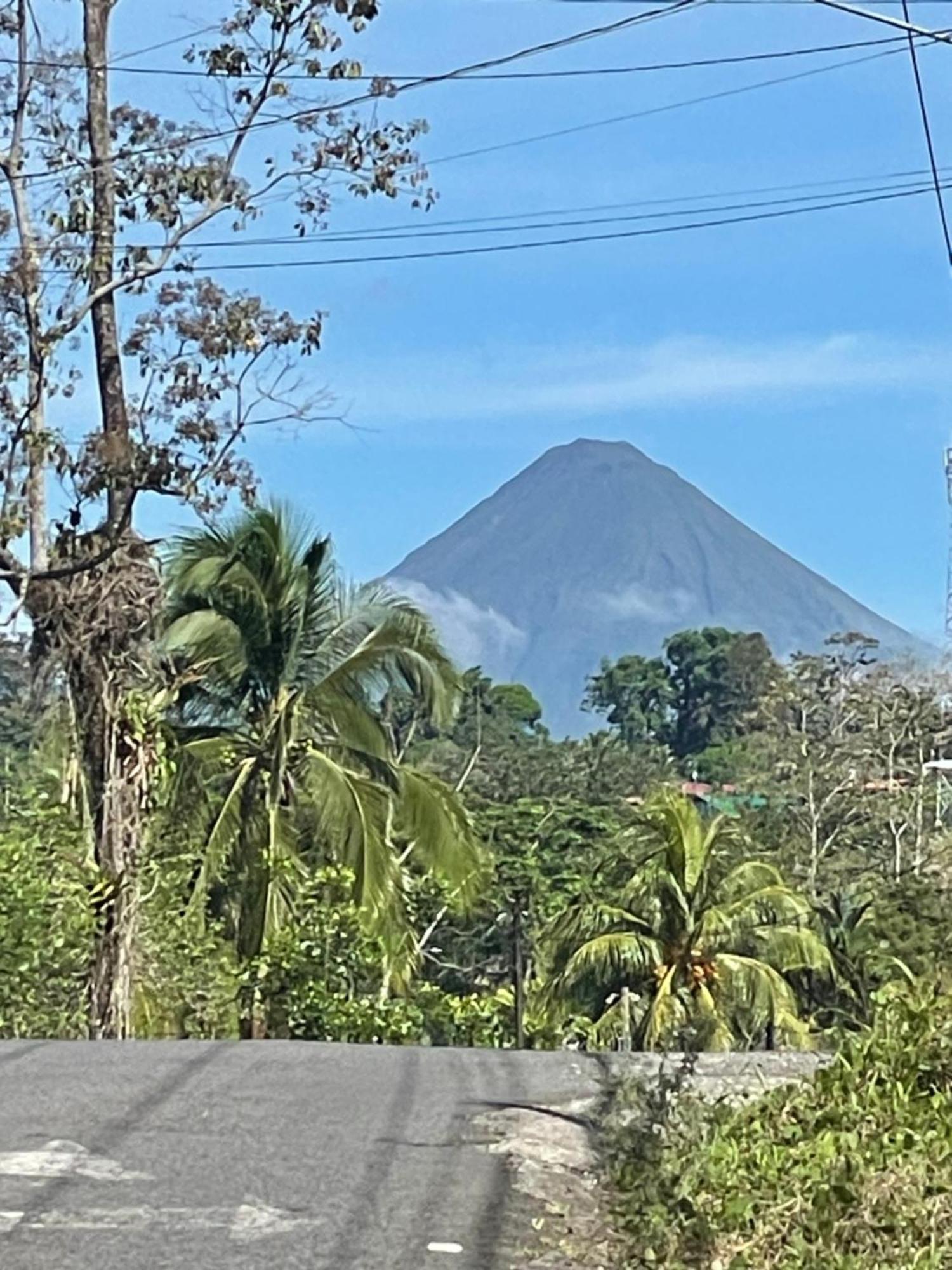 Hotel Tierra De Volcanes La Fortuna Esterno foto