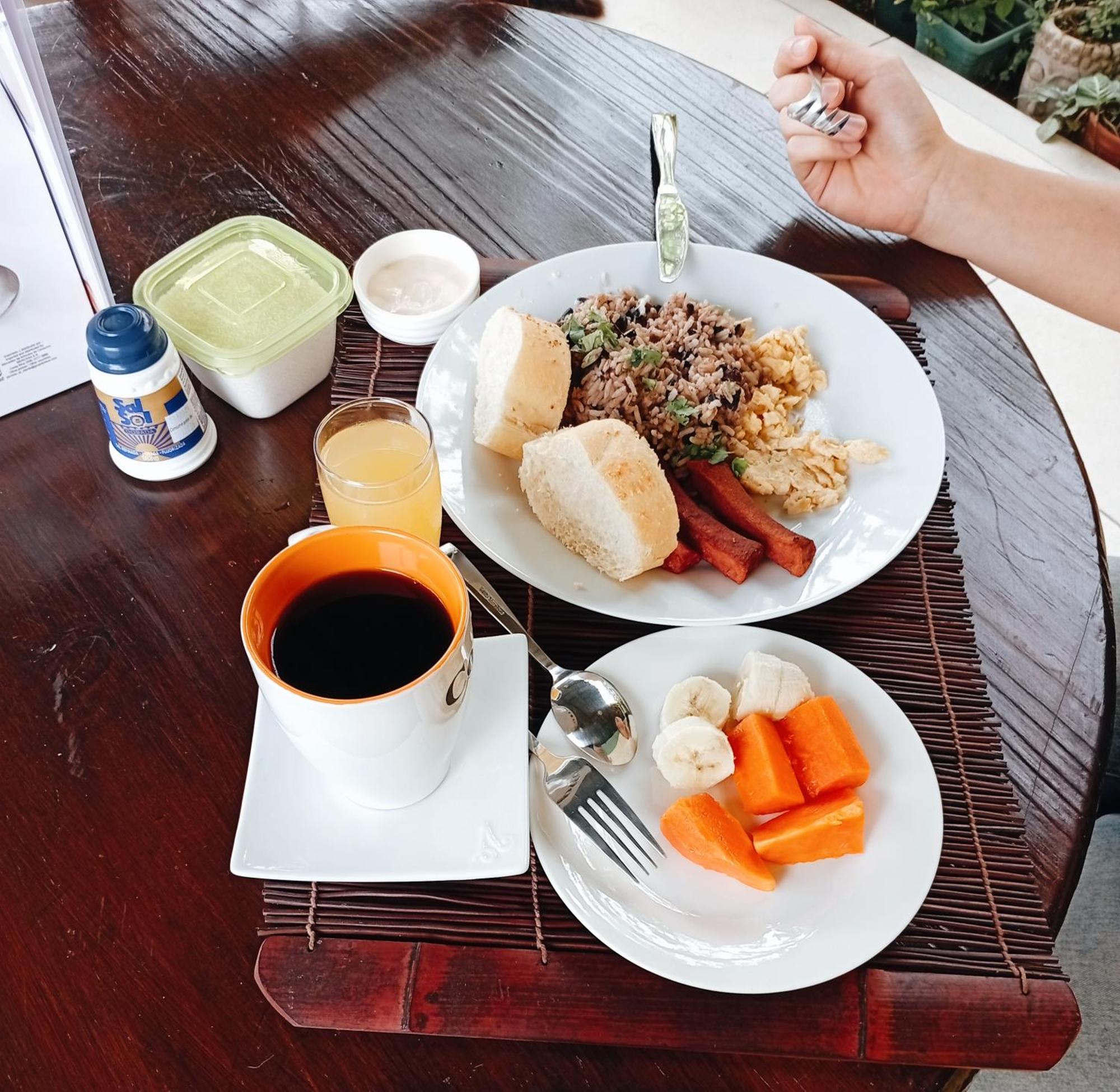 Hotel Tierra De Volcanes La Fortuna Esterno foto